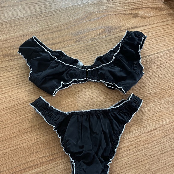 Frankie’s Bikinis set - Picture 3 of 3